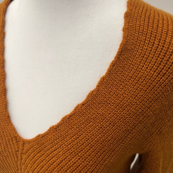 Tie front sweater - Picture 6 of 8